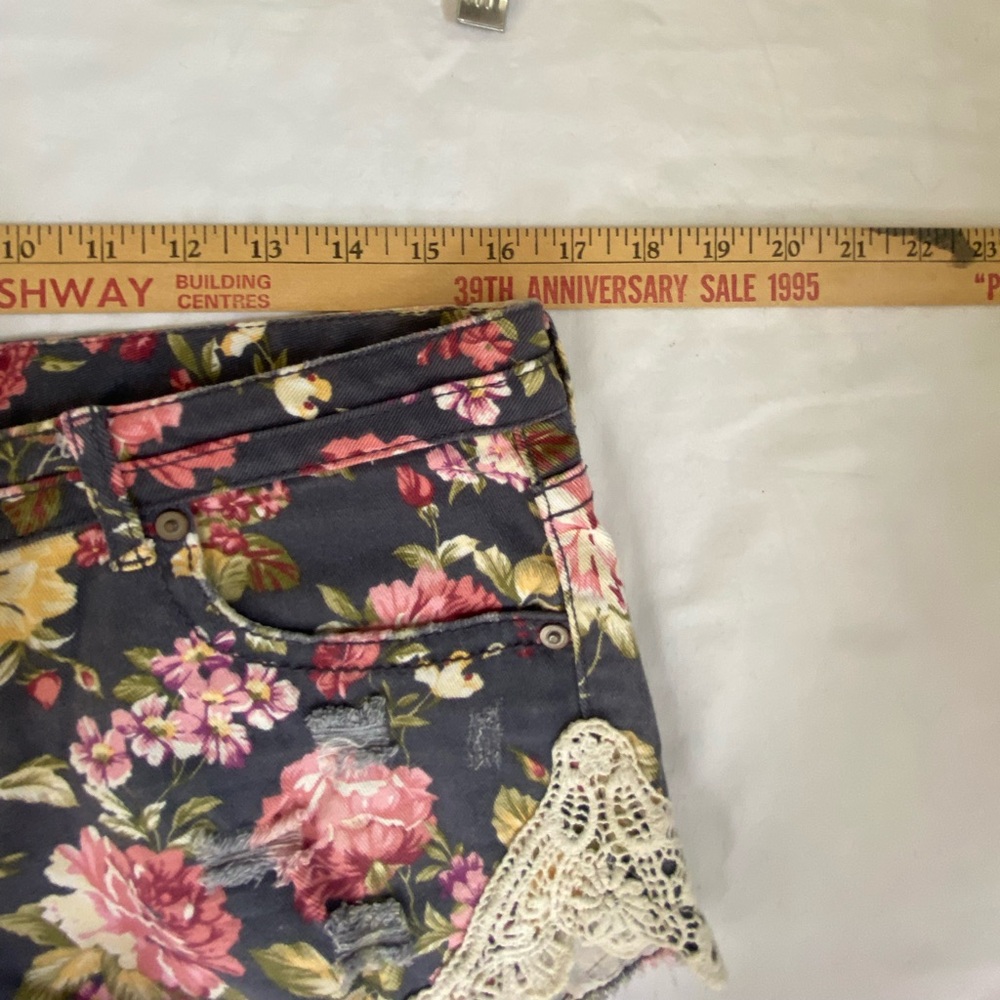 Mudd womens medium micro shorts grey floral cotton low rise boho lace whimsygoth - Picture 3 of 12